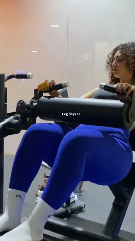 We clocked in still! My challenge starts next week, 🔗 in bio to sign up pooks heheheheh 😝🤍 #gym #legday @Oner Active code zainab
