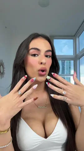 The cutest nails💅🏼 by @NailVesta  #nailvesta #pressonnails #tiktokshop 
