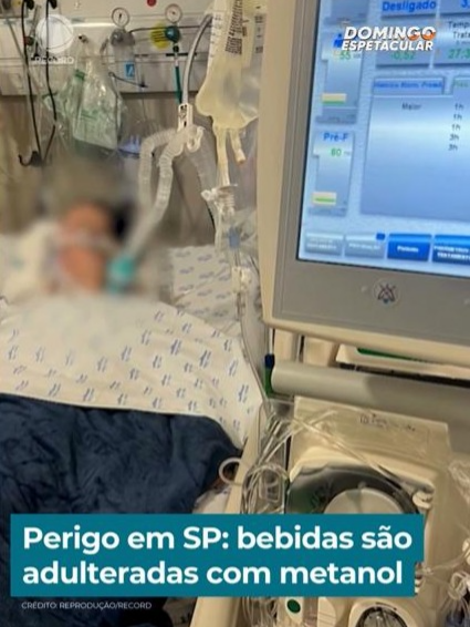 BEBIDAS ADULTERADAS COLOCAM VIDAS EM RISCO | Uma onda de contaminação por metanol em São Paulo já deixou duas pessoas mortas e uma mulher completamente cega. O #DomingoEspetacular mostra os riscos invisíveis que consumidores enfrentam em bares e baladas. Especialistas alertam que destilados como vodca, gin e whisky estão entre os produtos mais vulneráveis à falsificação e recomendam sempre conferir rótulo, lacre e selo fiscal. Cada hora conta em caso de ingestão de substâncias tóxicas. ➡️ Veja a reportagem completa em R7.com/domingoespetacular #ReportagensDE