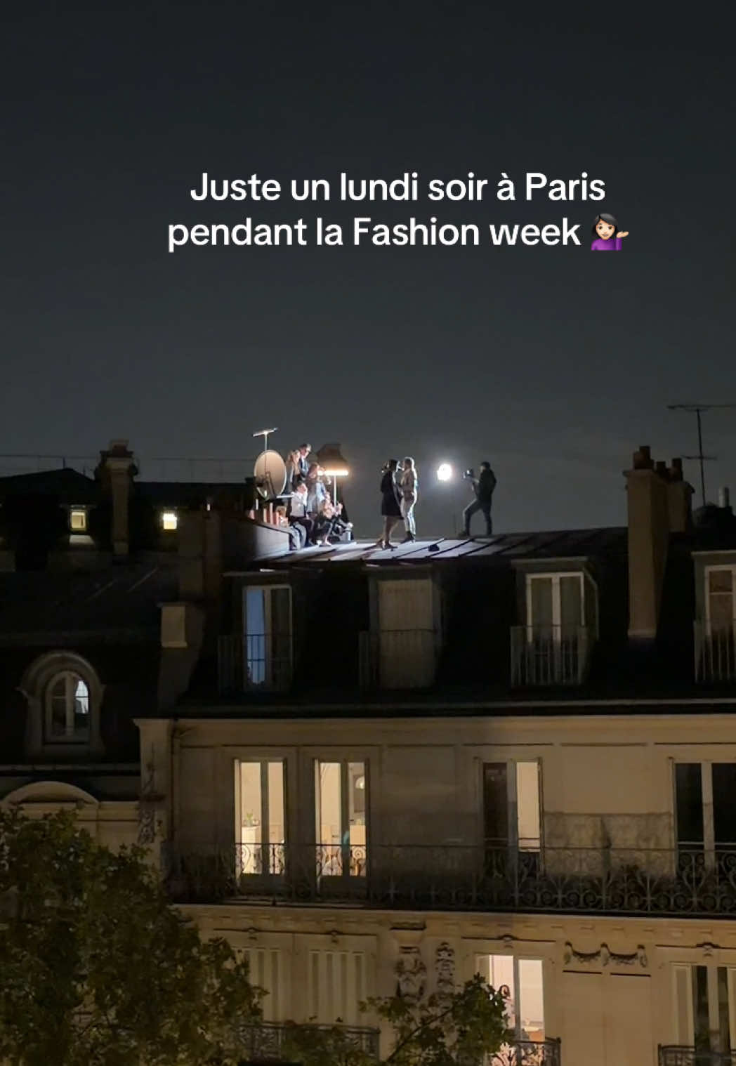 La semaine de la mode est officiellement ouverte 💫 #parisfashionweek #parisianlife #parisbynight #funnytiktok #creatorsearchinsights 