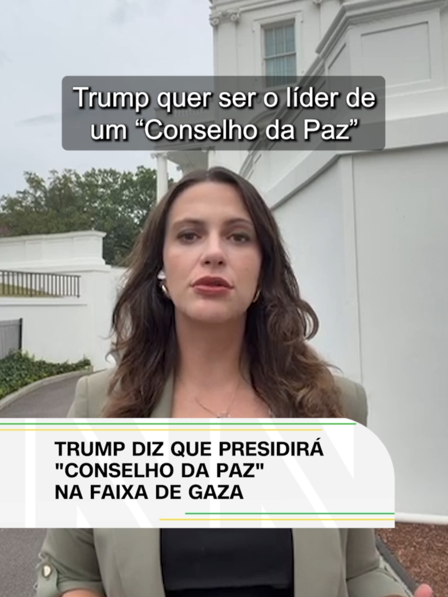 A Casa Branca divulgou nesta segunda-feira (29) os principais pontos do plano apresentado pelo presidente dos Estados Unidos, Donald Trump, para acabar com a guerra na Faixa de Gaza. A proposta do governo americano prevê um governo internacional temporário, que seria chamado de “Conselho da Paz”, chefiado e presidido por Trump, com outros membros e chefes de Estado a serem anunciados, para um cessar-fogo permanente e a libertação de todos os reféns do Hamas, vivos ou mortos. Em troca, Israel libertará presos palestinos e devolverá restos mortais de pessoas de Gaza. A correspondente de Washington da CNN Brasil, Mariana Janjácomo, traz os detalhes da notícia. #CNNPolitica #CNNBrasil #Gaza #DonaldTrump #Israel #CNNnasRedes