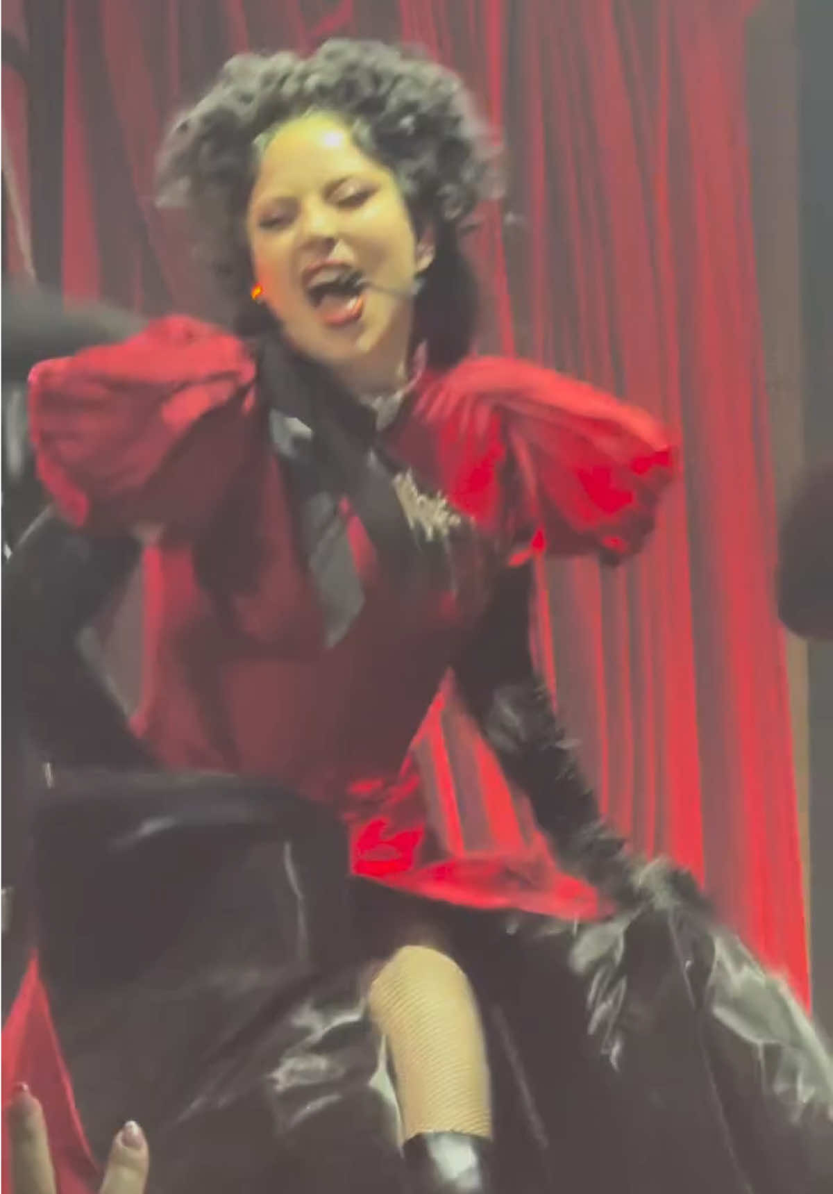 THE HAIR! Lady Gaga Performing Abracadabra at Mayhem Ball in Londres (Night 1)  #ladygaga #littlemonsters #mayhemball #fyp #foryou  🎥:jamiebaughuk on instagram 