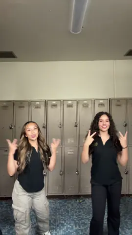 left right left right #tiktokdance @𝔰𝔬𝔩𝔦𝔞ꨄ 