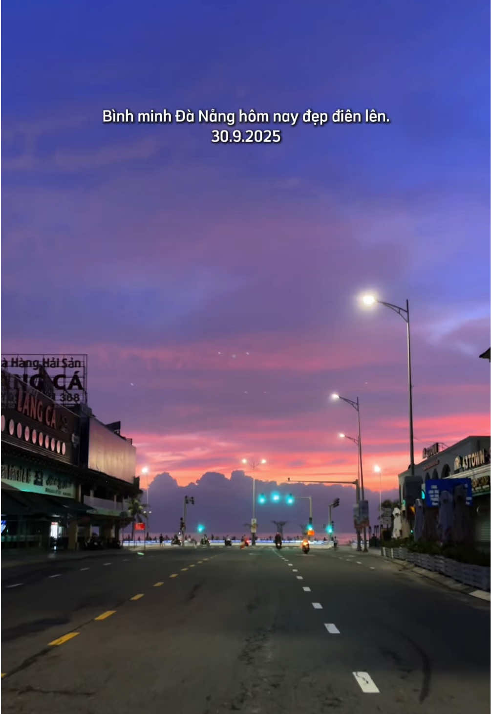 30.9 - Đây là 5h20 ở Đà Nẵng sáng nay.  #danang #sunrise #binhminh #biendanang #checkindanang 