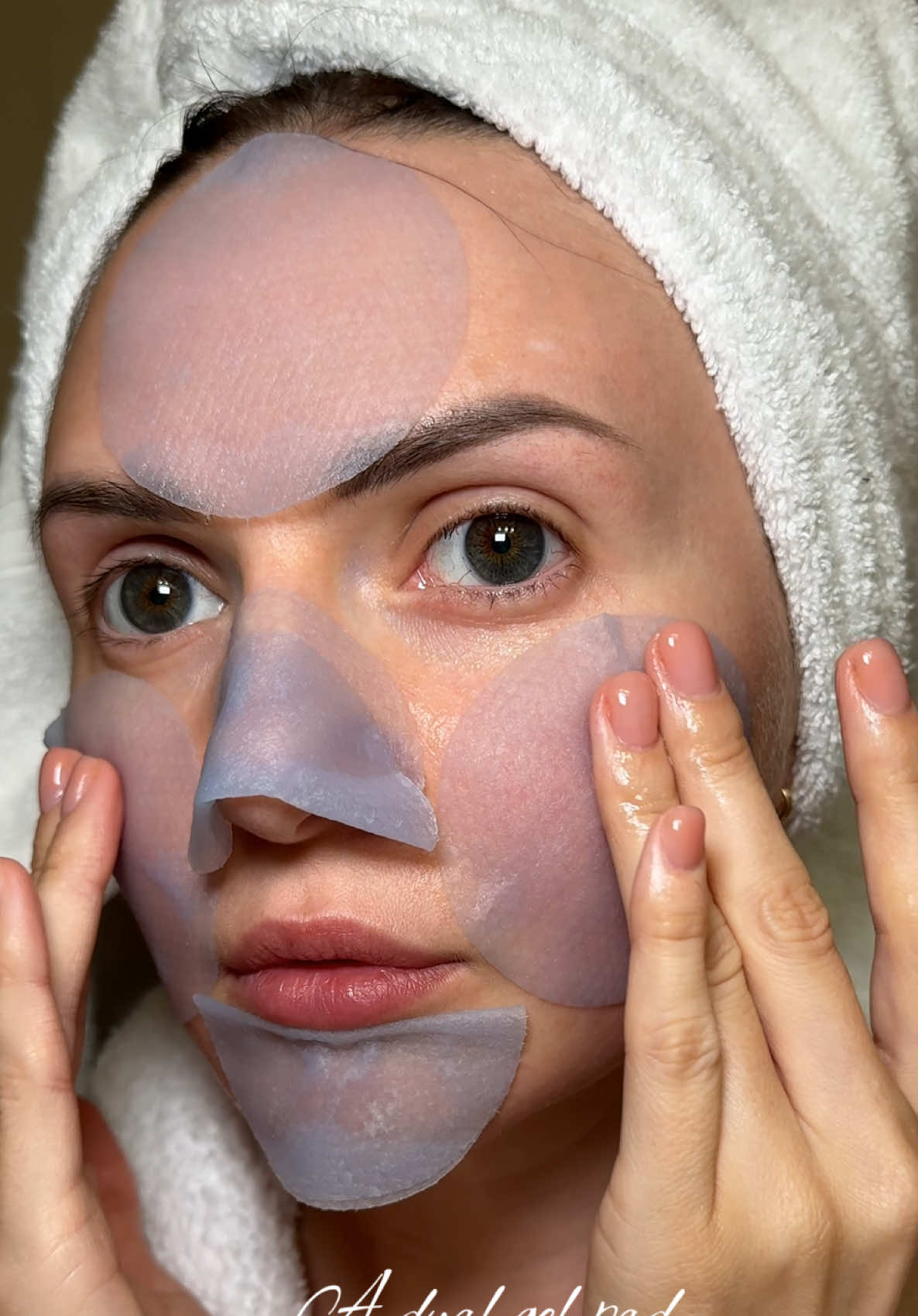 A dual gel pad that exfoliates dead skin while delivering hydration  🌸 @PONGDANG  🫧20% Off Launch Offer — Available through 10/31!🫧   • Exfoliation & Skin Texture Refinement - embossed side removes dead skin cells and smooths skin • Intense Hydration - jelly side fully delivers moisture deep into skin • Cooling & Soothing - patented cooling ingredient lowers skin heat and calms irritation » Please make sure to include patented cooling ingredient in the captions Gentle & Safe - contains hyaluronic acid, ceramide, ectoin, PHA, and natural guaiazulene colorant • High Adhesion & Comfort - sticks perfectly to skin for optimal absorption #dewyjellypad #jellyskinpad #azulenepad #glassskin #koreanskincare 