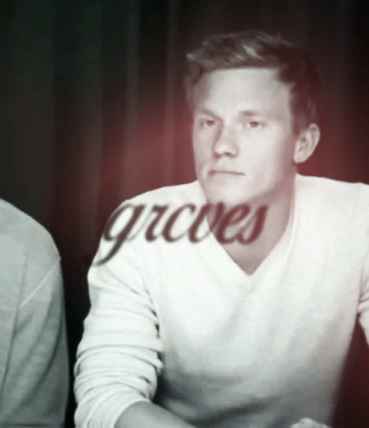 hi i love you guys if anyone wants to be like friends hmu on insta @/grcvess ❤️❤️❤️ #warrenkole #aftereffects #edit #yellowjackets #callofduty 