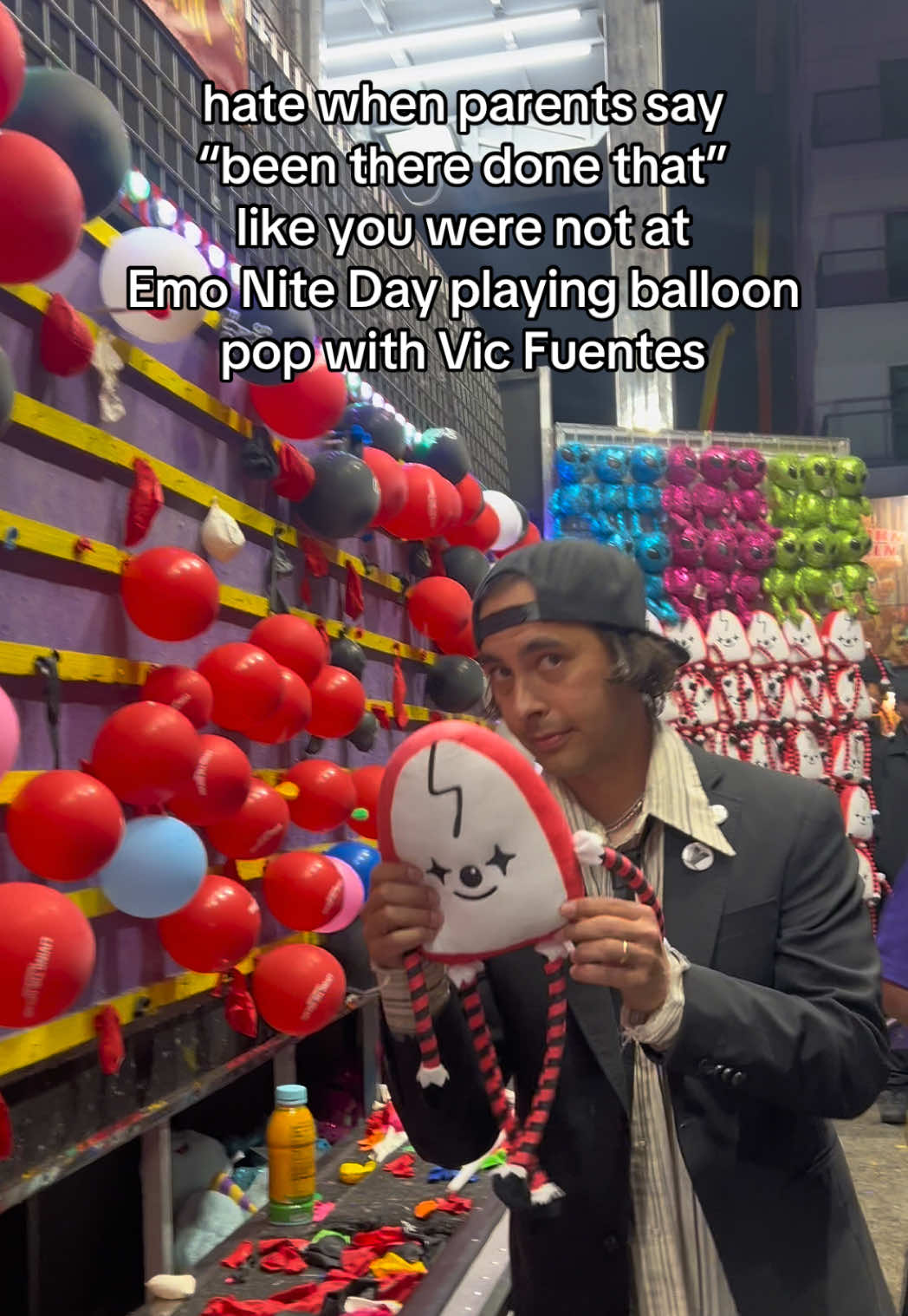 they just don’t get it 😭 #emonite #piercetheveil #ptv #vicfuentes 