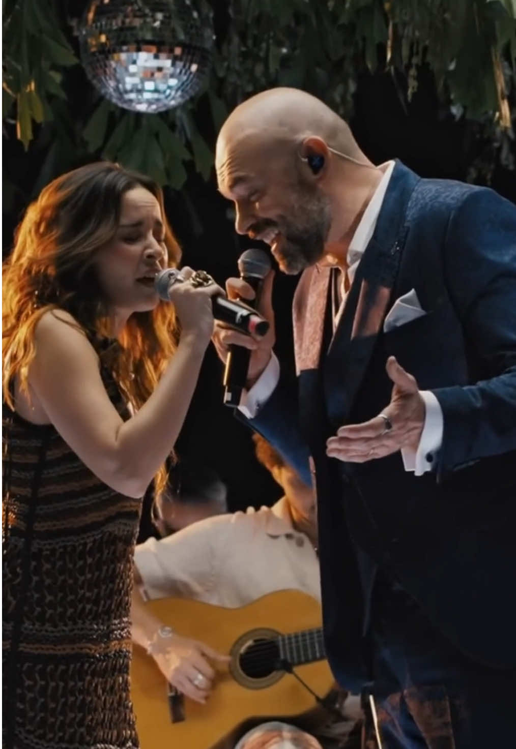 Con mis amigos de @Monsieur Perine nos venimos encontrando en este camino desde hace muchos años. Autenticidad y consistencia en su carrera! Una canción tan especial, merecía una colaboración muy especial! Versión 2025 de 