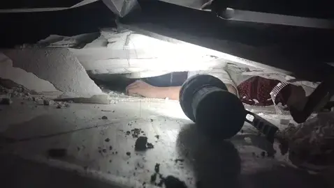 tim SAR sedang menyelamatkan para santri ponpes al khoziny. dan 2 santri ditemukan bernama yusuf dan haikal#sidoarjo24jam #sidoarjo #viral #fyp#pondokalkhoziny 