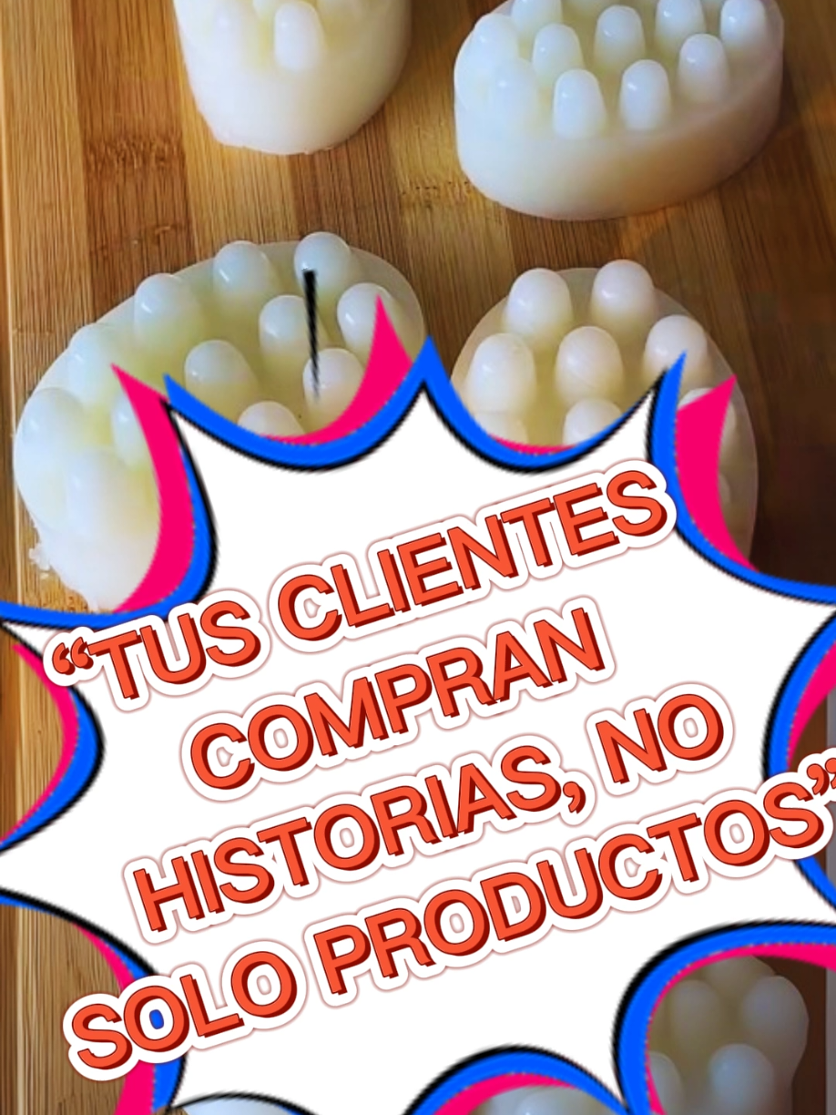 ✨ “Tus clientes compran historias, no solo productos.” Mientras elaboramos este jabón natural de coco 🥥🧼, cada detalle importa: el aroma 🌸, el molde 🪔, el acabado brillante ✨. Eso es lo que convierte un producto en una experiencia. 📋 Ingredientes: -1000 g de glicerina blanca 🍶 -Fragancias o esencias a gusto 🌿 -Coco rallado 🥥 -Moldes de tu preferencia 🪔 👩‍🍳 Preparación: 1️⃣ Corta la glicerina en pequeños trozos. 2️⃣ Derrítela a 55-65 °C, removiendo constantemente 🔥. 3️⃣ Añade la fragancia + coco rallado 🌸🥥. 4️⃣ Vierte en los moldes poco a poco. 5️⃣ Reposa 40-60 min ⏳ y desmolda: tendrás 8-10 unidades. 💬 Cuéntame en comentarios: ¿qué historia cuentan tus creaciones? ✨ 📩 Y si quieres aprender a vender con estrategia, envíanos un mensaje por privado. #soapmakingtiktok  #jabonescaseros  #jabonesdecorativos  #jabonesartesanales  #jabonesdeglicerina  #hechoamano  #velasartesanales  #velasaromaticas  #jaboneshechosamano  #soapaddict  #artesania #hechoconamor  #emprendeconjabones 