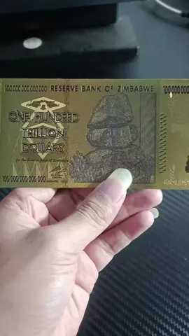 Souvenir uang gold foil Zimbabwe 100T Antik, yuk buruan beli mumpung stock masih ada.............  #uangkunoindonesia #uangantik #uanglama #uangkuno #uangasing 