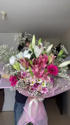 Estoy lista para subirle todos los videos que le hice a este ramito🥹🥹🥹🥹🫶🏻✨💐💕 #guayaquil #flores #ramo #amor #regalo 