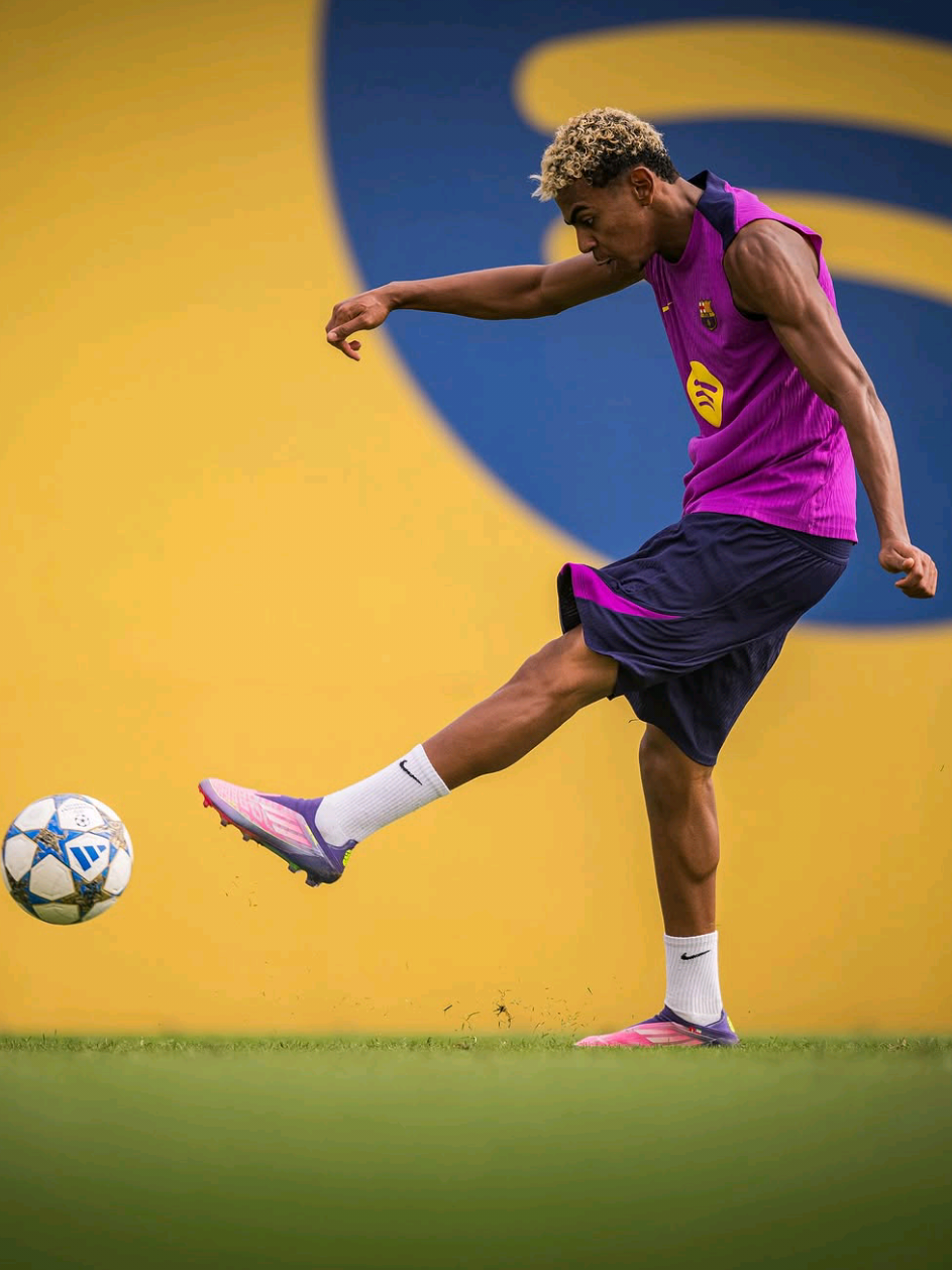 Lamine Yamal is ready to show his deadly moves in the UCL against last season's champions PSG #fcbarcelona #lamineyamal #uefachampionsleague #ucl #training 