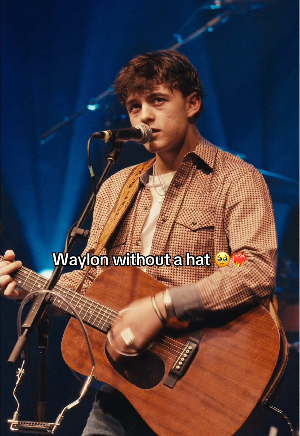 @WAYLON WYATT please give your hat to me 🧢 #waylonwyattmusic #waylonontour #concert 