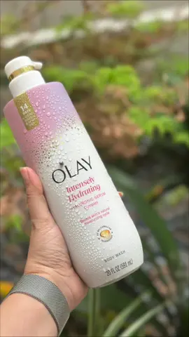 I just tried the Olay Intensely Hydrating Body Wash with Hyaluronic Serum Complex and wow 🤩 my skin feels so soft and smooth right after the shower! It lathers so nicely, smells amazing, and actually keeps my skin feeling hydrated all day. Definitely a new fave in my shower routine 💧✨  #complimentary #GiftedByOlay #hyaluronicacid @influenster @Olay Official Account @Olay Skin Care #fyp 