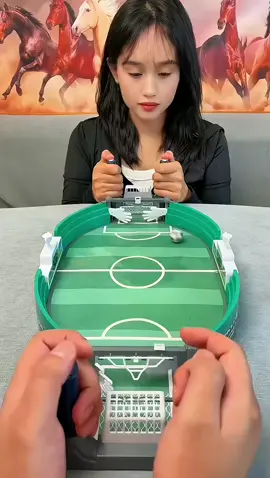 mini soccer table atau permainan sepak bola meja sangat cocok dan boleh dimainkan oleh anak-anak karena ukurannya yang kecil, dirancang untuk dimainkan di dalam ruangan seperti di meja, serta dapat mempertemukan keluarga atau teman untuk bermain bersama. Permainan ini menawarkan kesenangan sepak bola tanpa perlu lapangan besar dan bisa menjadi hadiah yang menarik untuk anak-anak.  Mengapa mini soccer table cocok untuk anak-anak? Ukuran yang Kompak : Mainan ini dirancang agar dapat diletakkan di atas meja, sehingga praktis untuk dimainkan di rumah.  Dirancang untuk Keluarga : Banyak produk ini dipasarkan sebagai permainan keluarga yang dapat dimainkan bersama anak-anak, meningkatkan interaksi antar anggota keluarga.  Interaktif : Beberapa varian mini soccer table dapat dilengkapi dengan efek suara atau target bergerak, menjadikannya lebih menarik dan interaktif untuk anak-anak.  Hadiah yang Tepat : Ukurannya yang tidak terlalu besar dan konsepnya yang menarik menjadikannya pilihan hadiah yang baik untuk anak-anak.  . . . #fyp #review #mainan #mainananak #toys 