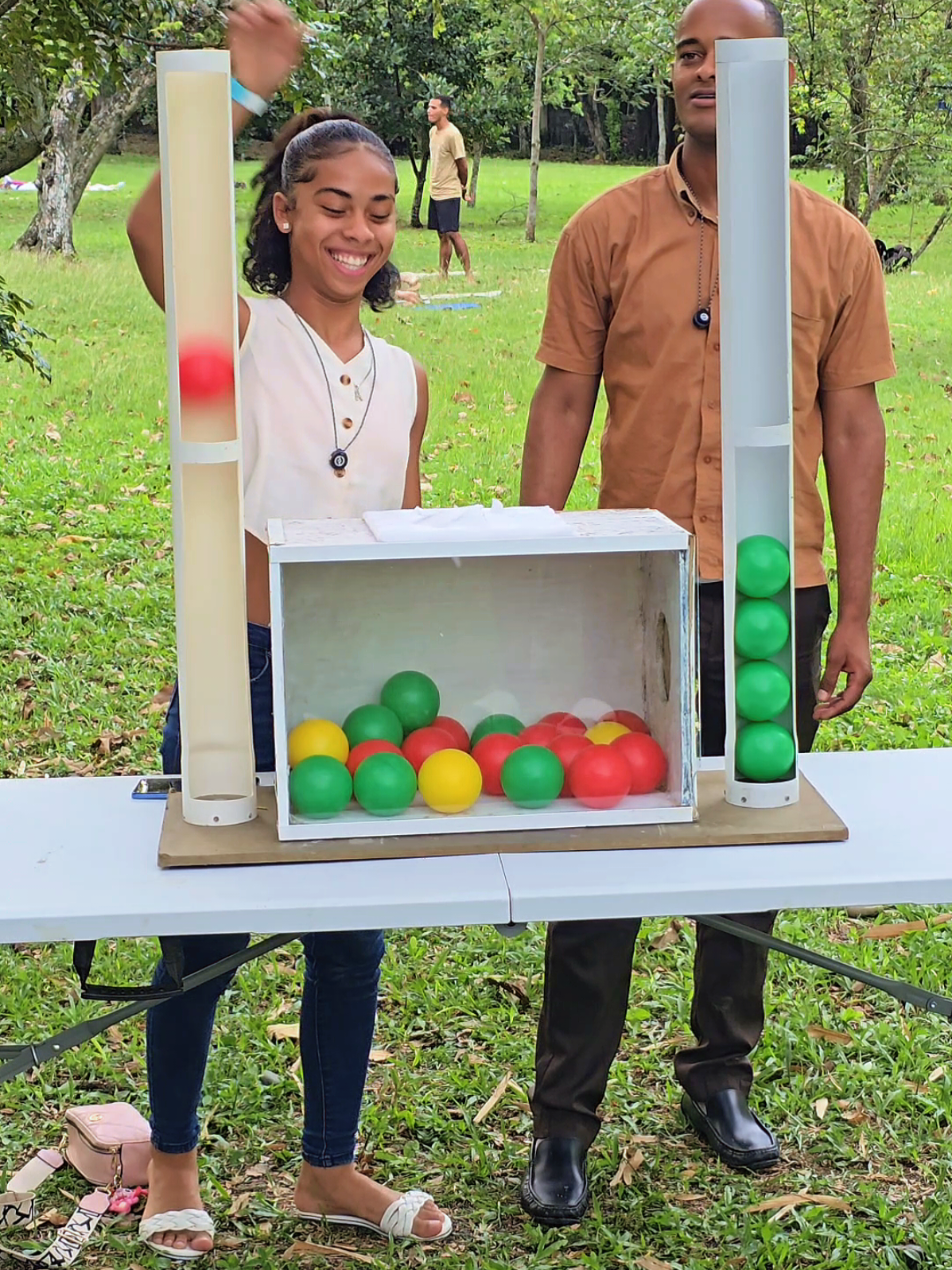 Juego de las pelotas de colores #juegos #juego #Viral 