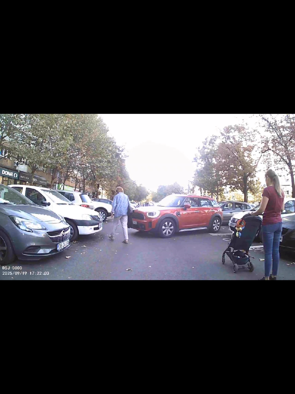 Ma și mir ca a reușit sa o parcheze pana la urma, eu deja ma gândeam ca renunță și o lasă asa 🌚 #parcare #parcareaDin8miscari #BestDriver #Dristor #scoaladesoferibucuresti ^¬^