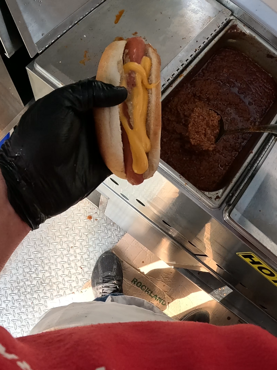 I cant wait to do this golf outing again in a couple weeks . awesome group of guys that will make you laugh.  its not work when you feel right at home #golf #hotdog 