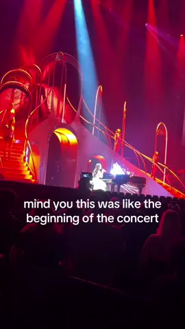 got be bawling my eyes out the first 17mins of the concert #laufey #amatteroftime #fyp #laufeytour 