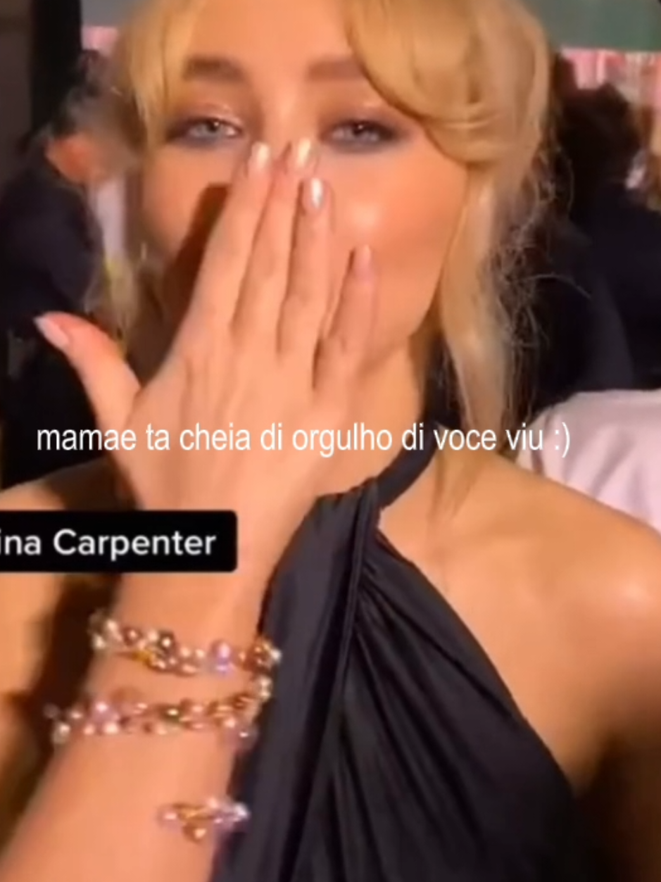 mais preocupante que isso é quem se doer por esse vídeo #sabrinacarpenter #fyp 