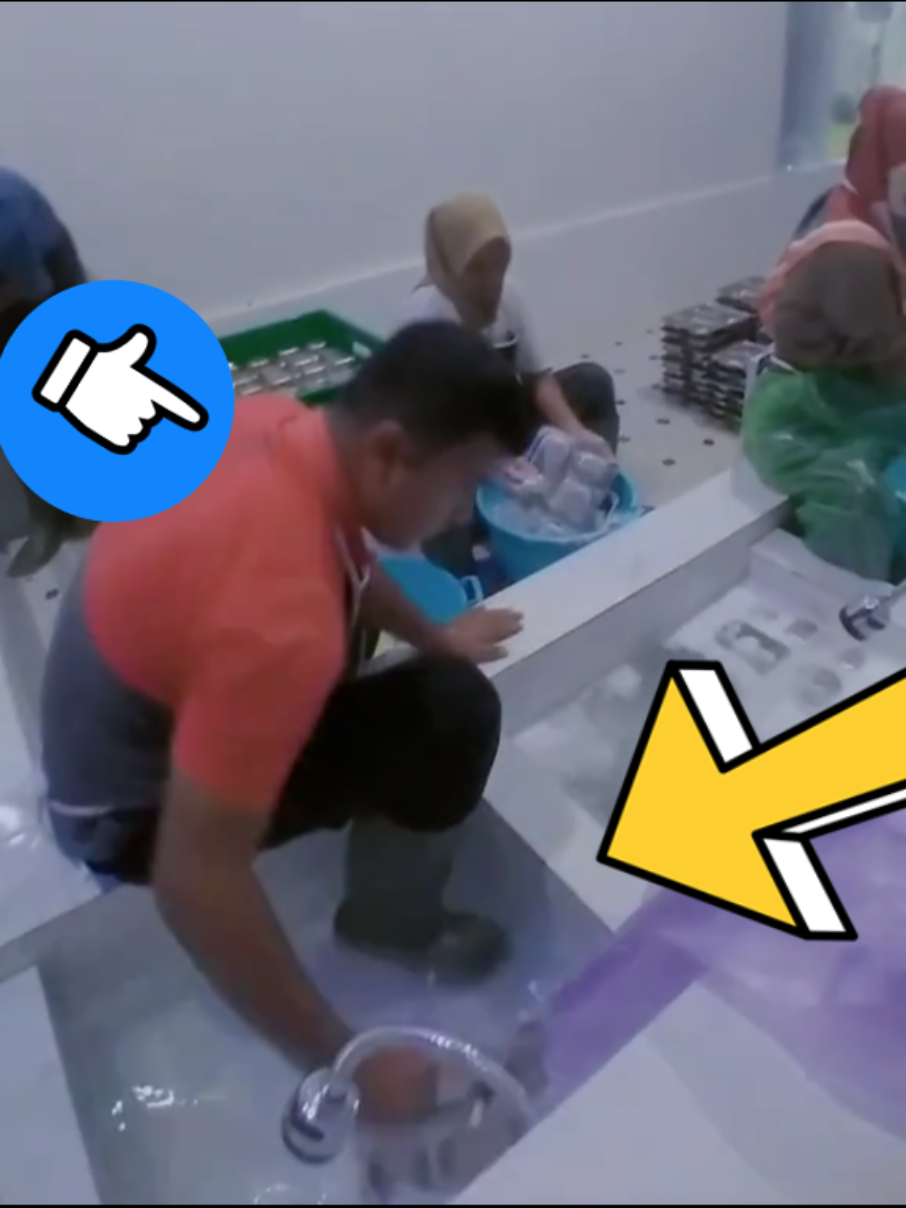 Beginikah membersihkan tray makan stainless (ompreng)? kabarnya ini di dapur MBG yang berada di kawasan ngalau Payakumbuh, Sumatera Barat. sumber video: tiktok @mega_sale @gerindra  #fyp_viral_tiktok #fypシ゚ #fypage #fyppppppppppppppppppppppp #fyp 