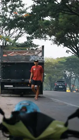 Alodi ieu mah😁 @dionhafidinn  #hino #trukmania #sodrekerspriangan #fyp #fypシ゚ #truk_oleng #truklovers #priangantimur #trukmaniaindonesia #sodrekers 