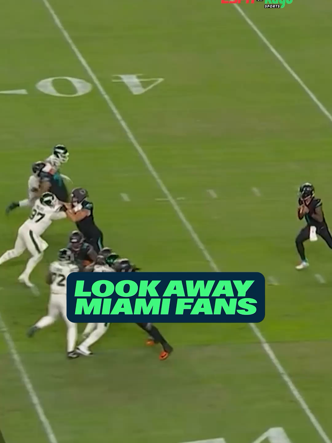 That's gotta hurt, Tyreek Hill with a gruesome leg injury 🫣 #NFL #MNF #miamidolphins #football #espn