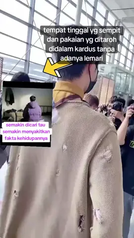 kemana aja hasil jerih payahmu selama menjadi aktor😭😭 jika seorang aktor hidup dengan bergelimang harta dan kemewahan hanya kamu yang tidak memiliki apapun. jika seseorang selalu menggunakan/memakai barang branded tapi tidak berlaku padamu, pakaian yang sederhana, tempat tinggal sederhana dan sempit, bahkan lemari pakaian pun kamu tidak punya, baju ditaroh dalam kartu ya allah miris sekali😭😭, bagaimana dengan makananmu?? apakah sehat apakah bergizi, secara terakhir melihatmu badan yg begitu kurus, dan muka yg murung😥😥kenapa sih ini terjadi padamu, ada begitu banyak tanda tanya akan dirimu, kenapa setelah kamu tiada baru terkuak  akan mirisnya kehidupanmu.mengapa? kenapa? apakah tidak ada satupun orang disana yg peduli denganmu, bahkan orang yg mengaku teman dekatmu apakah mereka sama sekali tidak memperhatikan,tidak peduli,, jika mereka benar benar sahabat, pasti mereka tau akan kehidupanmu, apakah semua itu hanyalah drama yg dibuat buat oleh mereka untuk mencari simPATI ketika kamu sudah tiada😥😥😥. jika kamu tidak dicintai oleh sesama orang di negaramu maka kami yg tidak tau apa apa akan dirimu terus mencari kebenaran dan tak kan pernah berhenti mencari secercah cahya demi keadilan, sampai kasus ini tuntas dan kamu tenang disana#yumenglong #justiceforyumenglong 