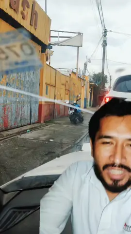 al final nos quitamos la cólera con este cuate, por andar de presumido en la banqueta 🫣😅🤣😂