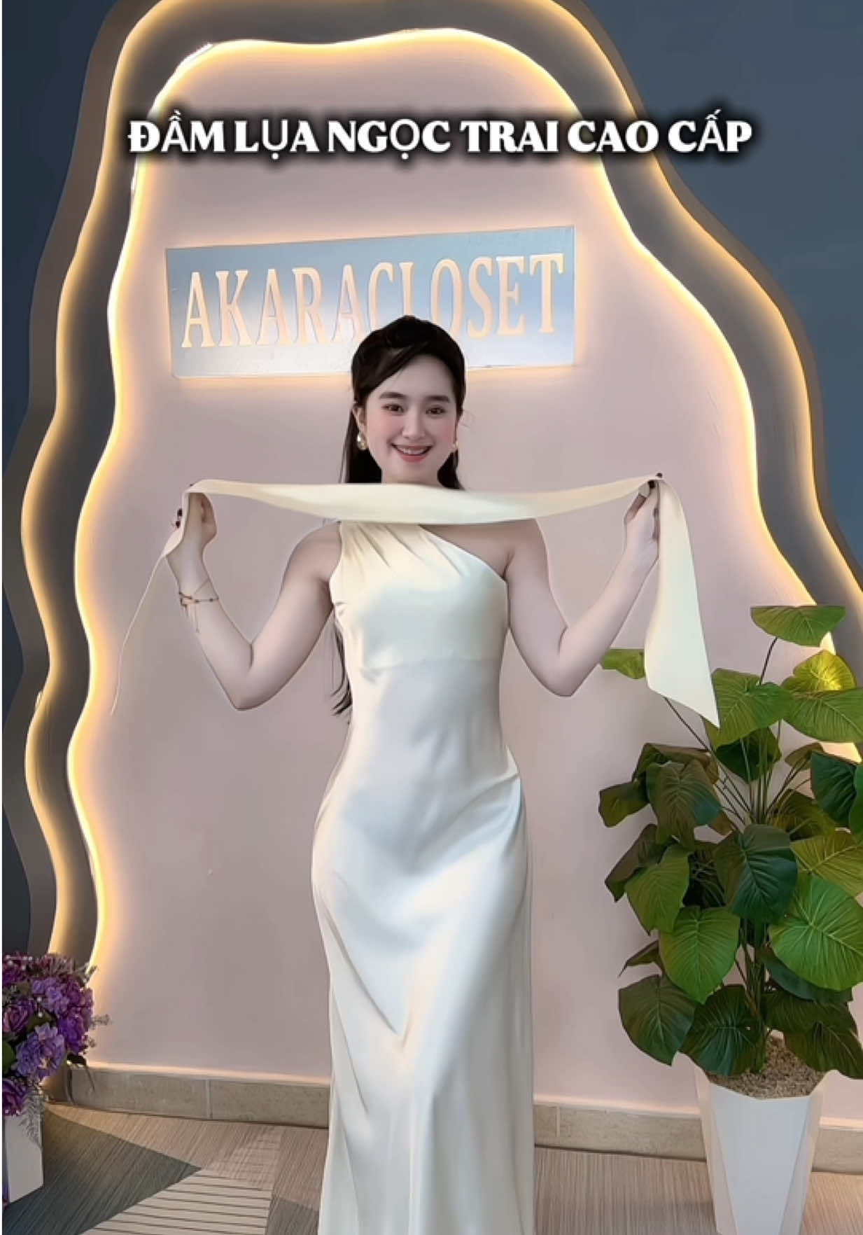 Có tình yêu nào như tình yêu đầm lụa #damlua #damdutiec #vayduoica 
