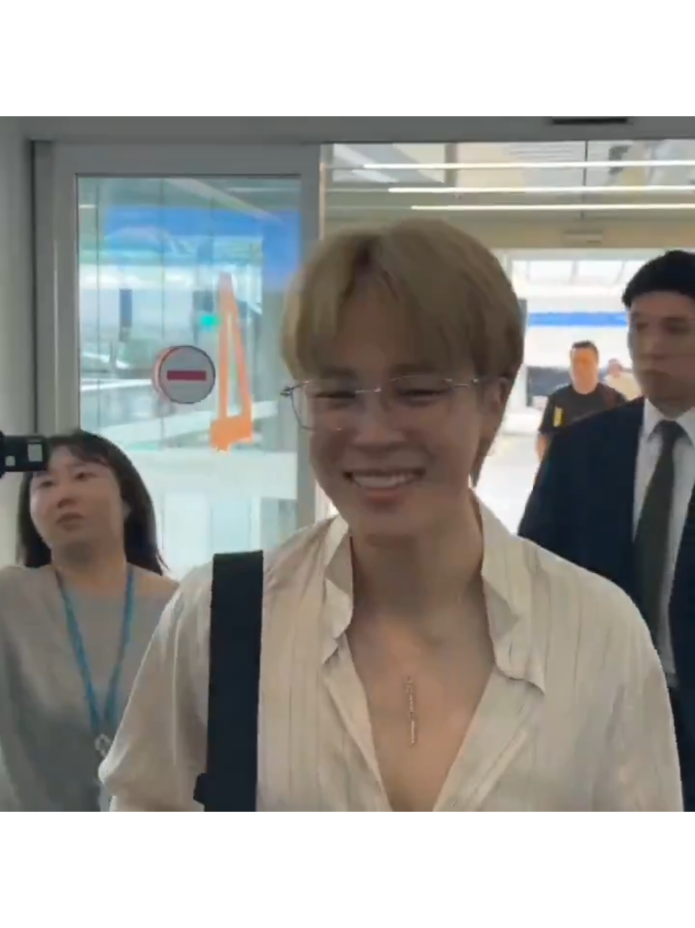 Ele parece aquele nerd gostoso que passa a madrugada programando e de repente vira modelo sem querer😂😂😂🫦🔥 #jimin #BTS #ifalobrazileiro #Dior #viral