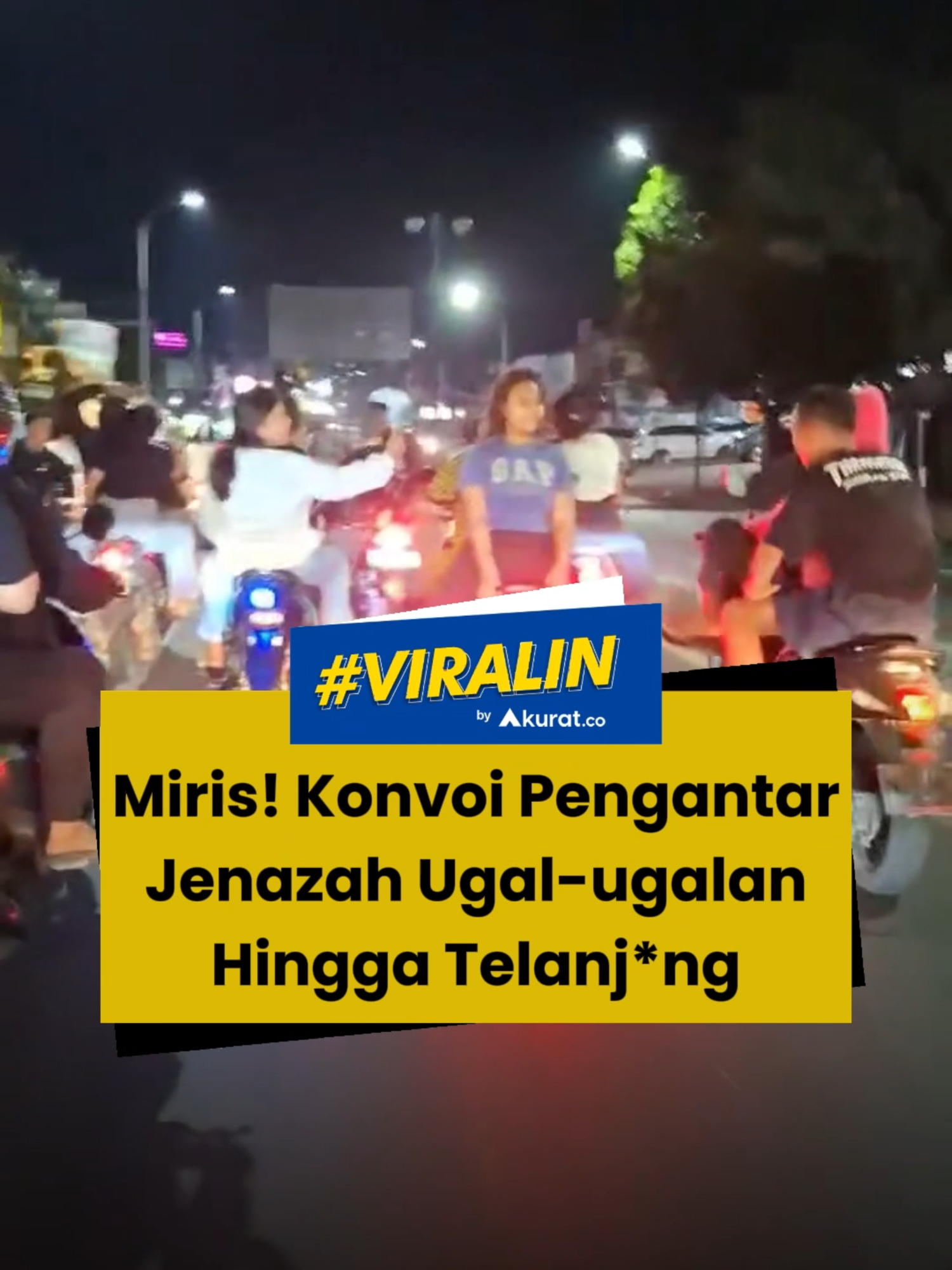 Konvoi tersebut bahkan menggeber-geber motornya hingga beberapa kali. Tindakan tersebut dikecam warganet dan dinilai tidak pantas lantaran sedang mengantar jenazah seseorang. Hampir semua pengendara tersebut bahkan tidak memakai helm dalam konvoi tersebut. Kapolres Maros, AKBP Douglas Mahendrajaya, membenarkan peristiwa itu dan memastikan pihaknya akan mengusut kasus tersebut. 🎥: Facebook/Andi Tenriana. #viral #konvoi #jenazah #sulsel #akuratco