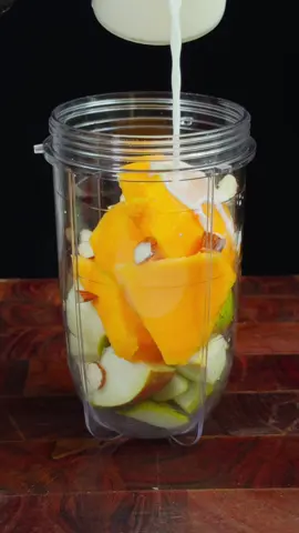 Ever tried Pears in a Smoothie? #pears #smoothie #drink 