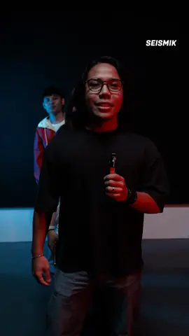Seismik cuba karaoke relay lagu KRAVE – @projectthric3 🔥 Soalan penting: nyanyian dorang meletup macam KFC K-Cheese Crunch & K-Cheese Cheezilla ke tidak? 🍗🧀🌶 Berapa bintang korang nak bagi? (Jangan kedekut markah, ada fairy ending tau ✨😜) @kfcmalaysia #PROJECTTHRIC3 #PROJECTTHRIC3xKFC #SedapHinggaMenjilatJari