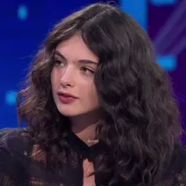 #DevaCassel i can’t find the specific clip when she speaks portuguese, but u can search deva singing portuguese songs 