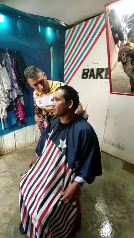 cuando te atiende el barridor #y no el barbero 🤣🤣🤣