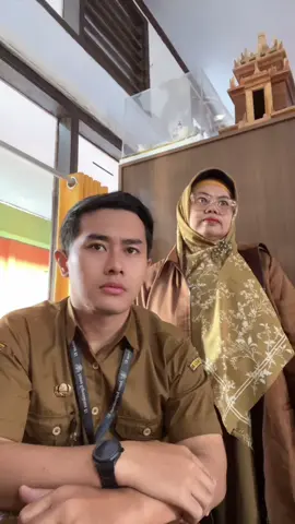 Pernah ga ketemu murid cuman pas Ujian Semeter doang?? 