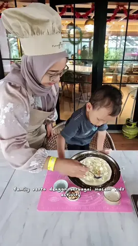 family resto dengan berbagai macam kids activity, ada bikin mini pizza, dekorasi ice cream dan juga DIY @Naughty Olive 🫒  selesai main di bouce street, makan di naughty olive, nginepnya di Sans hotel kelapa gading  booking nya lewat apk @RedDoorz Indonesia dan jgn lupa pakai kode promo YUKNGINEP untuk di bulan september  #redtravelers #sanshotels #berkesans #naughtyolive #familyresto