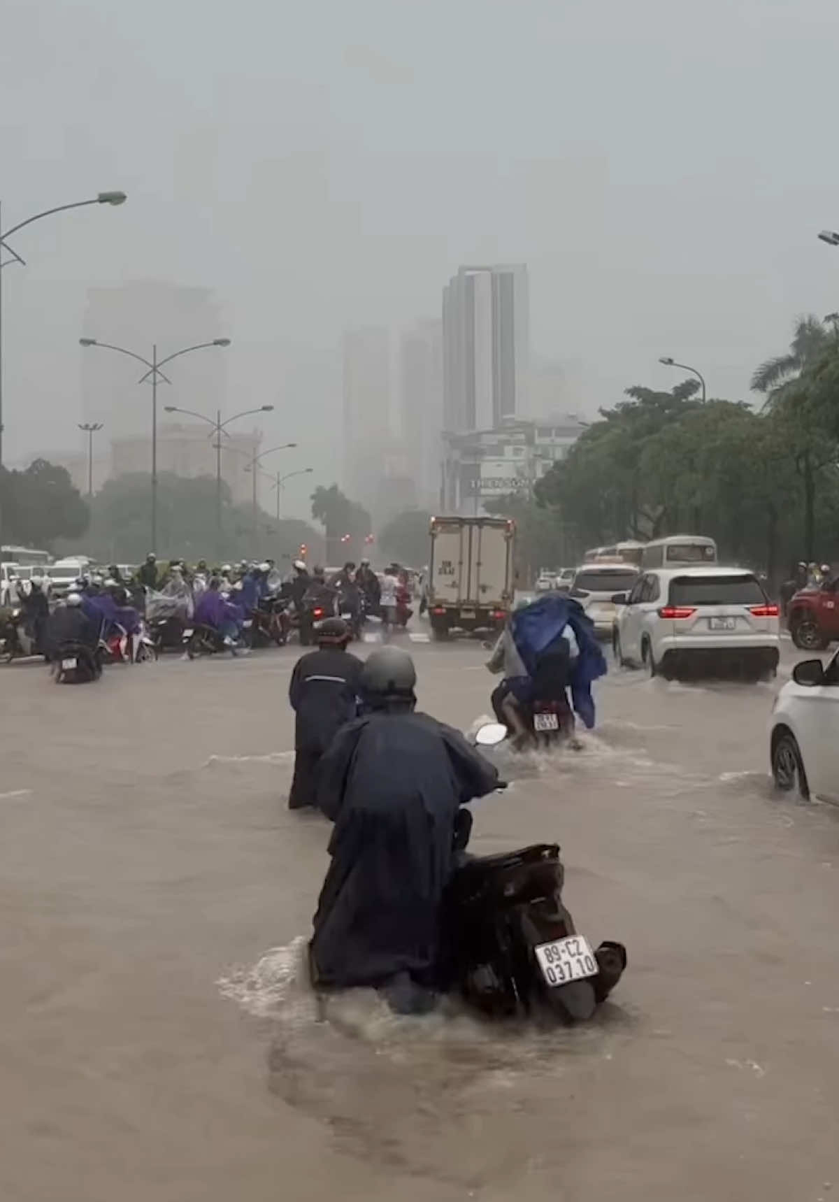 Hà Nội ngập sâ sau mưa lớn trong sáng 30-9  #xuhuong #hanoi #mua #viral #fyp 