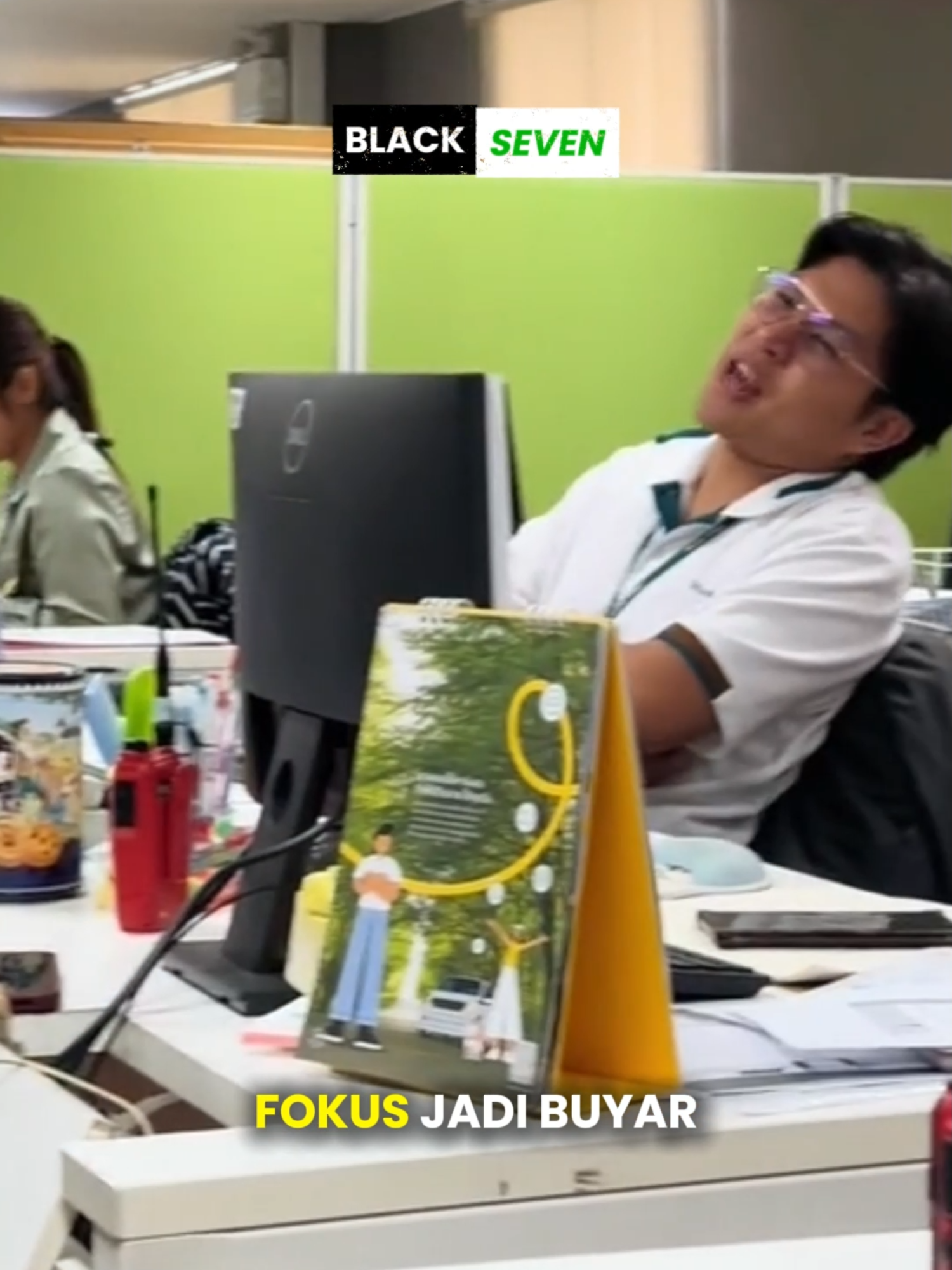 GEN-Z Gak malu kalo lagi meeting malah garuk garuk? cobain deh salep viral ini!! #blackseven7 #salepblack7 #salepblackseven #salepkulit #ampuh #gatalgatal