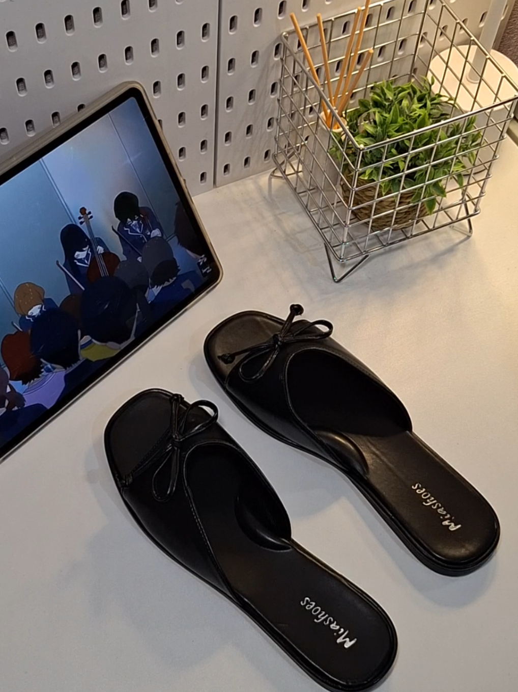 Step into comfort and style with these elegant black sandals 👡💖 Perfect for casual days or a classy night out. Lightweight, stylish, and versatile your feet will thank you! 🙌 #TrendySandals #OOTDStyle #AffordableFashion #EverydayComfort #ChicAndComfy 