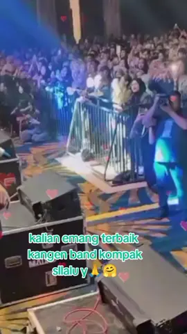 sllalu dibuat baper sama persahabatan bang dody sama bang Dika,akur sllalu y kalian...🔥🔥🤲🤲🤲 Lampung bangga punya kangen band 🥰🥰🙏 #andikamahesa #babangtamvan #kangenband #bandlegendaris #salamsatusiger 