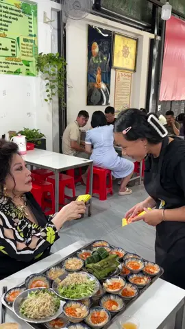 Cô thuý nga đi ăn bánh bèo mà lì xì khủng