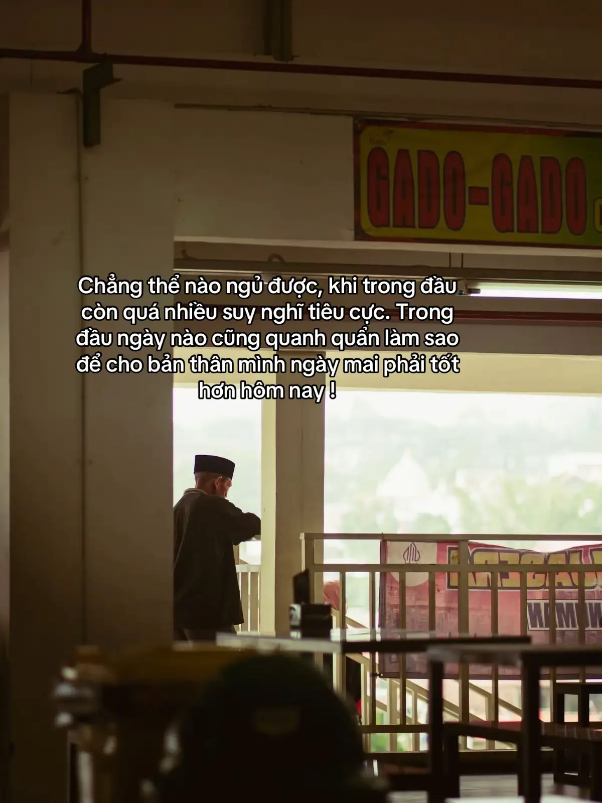 Chẳng thể nào ngủ được, khi trong đầu còn quá nhiều suy nghĩ tiêu cực. Trong đầu ngày nào cũng quanh quẩn làm sao để cho bản thân mình ngày mai phải tốt hơn hôm nay.! #story #sttdoi #14thgg11vhh #tamtrang 