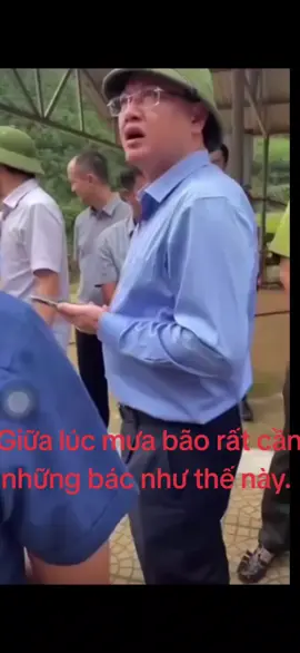 Giữa lúc mưa bão cần lắm những bác lãnh đạo này ạ #baoso10bualoi #xaykenhtiktok 