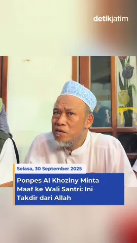 Membalas @NGOPSPEED Musala di asrama putra Pondok Pesantren Al Khoziny, Desa Buduran, Sidoarjo ambruk saat dipakai salat berjemaah pada Senin (29/9/2025). Bangunan yang masih tahap pembangunan itu menelan korban 98 santri dengan puluhan luka-luka dan tiga meninggal dunia. Para korban dirawat di tiga rumah sakit, yaitu RSUD Sidoarjo, RSI Siti Hajar, dan RS Delta Surya. Pada hari ini, Selasa (30/9/2025) ada dua tambahan santri yang meninggal dunia, yakni Mochammad Mashudulhaq (14) asal Surabaya dan Muhammad Soleh (22) asal Bangka Belitung. Mashudulhaq sempat dirawat di RSUD Sidoarjo namun nyawanya tidak tertolong. Sementara itu, Muhammad Soleh yang mengalami luka parah dan sempat berada di zona merah juga dinyatakan meninggal dunia pada Selasa pagi. Sementara itu korban reruntuhan bangunan yang ditemukan meninggal dunia pada Senin (29/9) di RS Siti Hajar ialah Maulana Alfan Abrahimafic (15) asal Surabaya. #detikjatim #infojatim #fyp #fypage #fypdong 