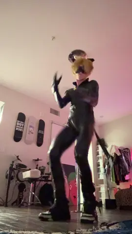 Waiting for my ladybug 🐞 #ladybug #dancer #catnoir #fypシ 
