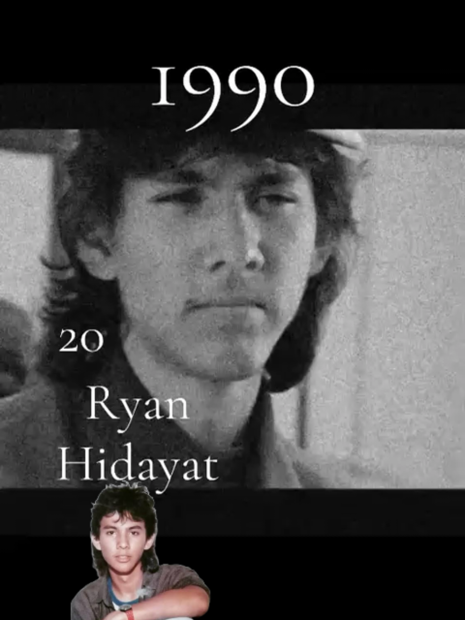 @nikeardillaardilla66 Ryan Hidayat (11 September 1970 – 8 Februari 1997) adalah pemeran dan model berkebangsaan Indonesia berdarah Cekoslowakia. Mengawali karier sejak usia belia di tahun 1970-an, namanya kian dikenal publik saat ia berperan sebagai Lupus di tahun 1987 dalam film Lupus: Tangkaplah Daku, Kau Kujitak. Pada dekade 1990-an setelah membintangi serial film Lupus, Ryan absen bermain film disaat dunia perfilman Indonesia didominasi film panas, ia mengalihkan bakat aktingnya ke dunia persinetronan hingga kematiannya. 🕊🥀Ryan meninggal dunia pada tanggal 8 Februari 1997 tepat sehari sebelum Lebaran 1417 H karena sakit tipus. Ia kemudian disolatkan dan dimakamkan setelah selesai Salat Id di Taman Pemakaman Umum Jeruk Purut, Jakarta Selatan. #famousdeaths🥀 #ryanhidayat #ryanhidayatmeninggal