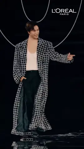 Gemini turned Le Défilé into his own spotlight                                                                 GEMINI LEDEFILE WALK YOUR WORTH #LEDEFILELOREALPARIS  #LeDefileLOrealxGemini #Gemini_NT #เจมีไนน์ @gemini_nt 